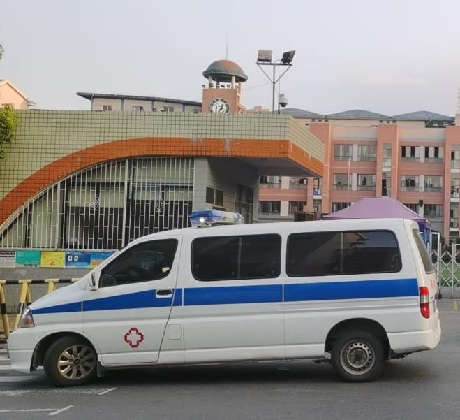 和顺救护车出租护送骨折病人一公里多少钱